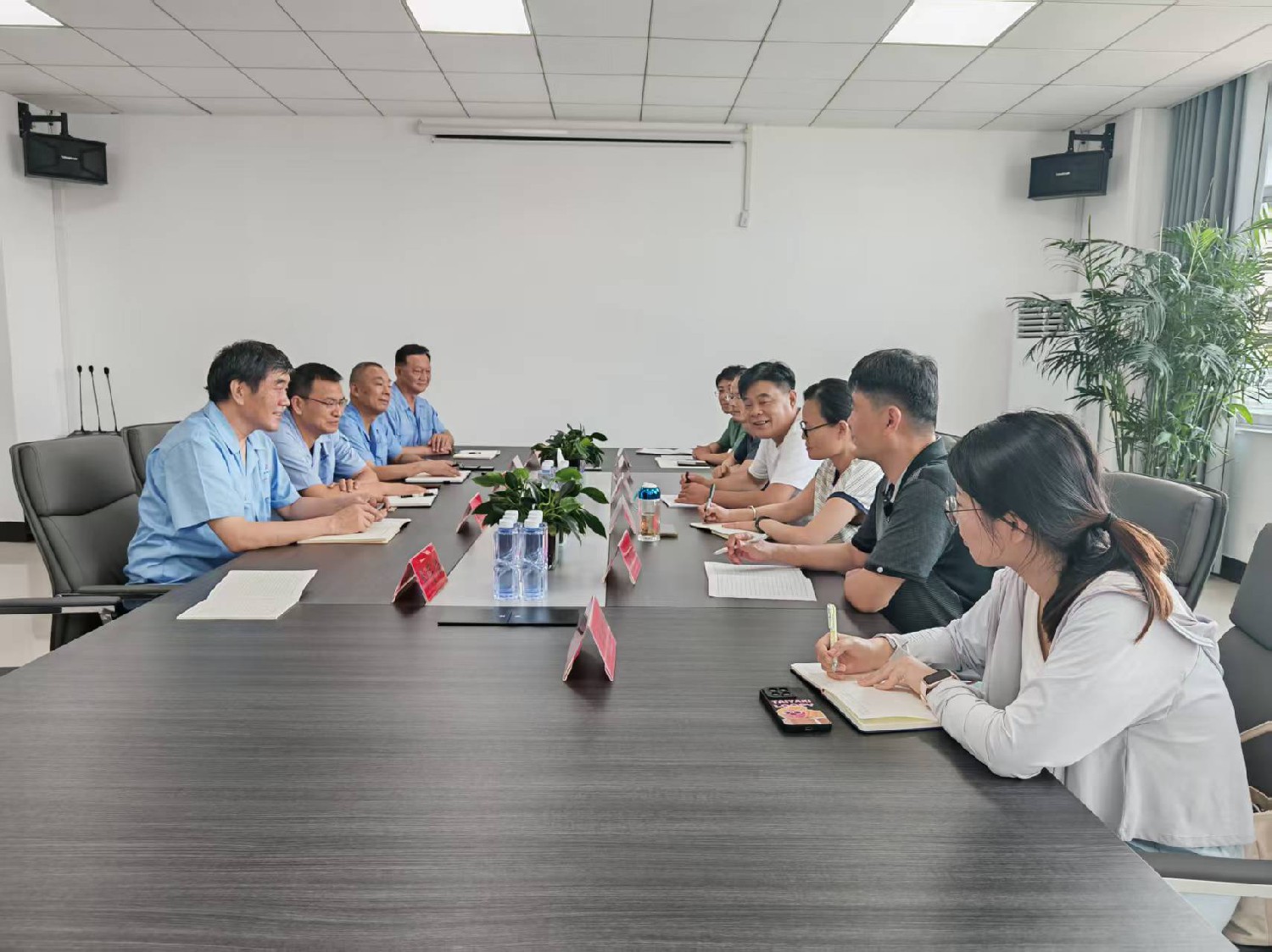 棗莊職業(yè)學(xué)院來(lái)精工公司調(diào)研交流