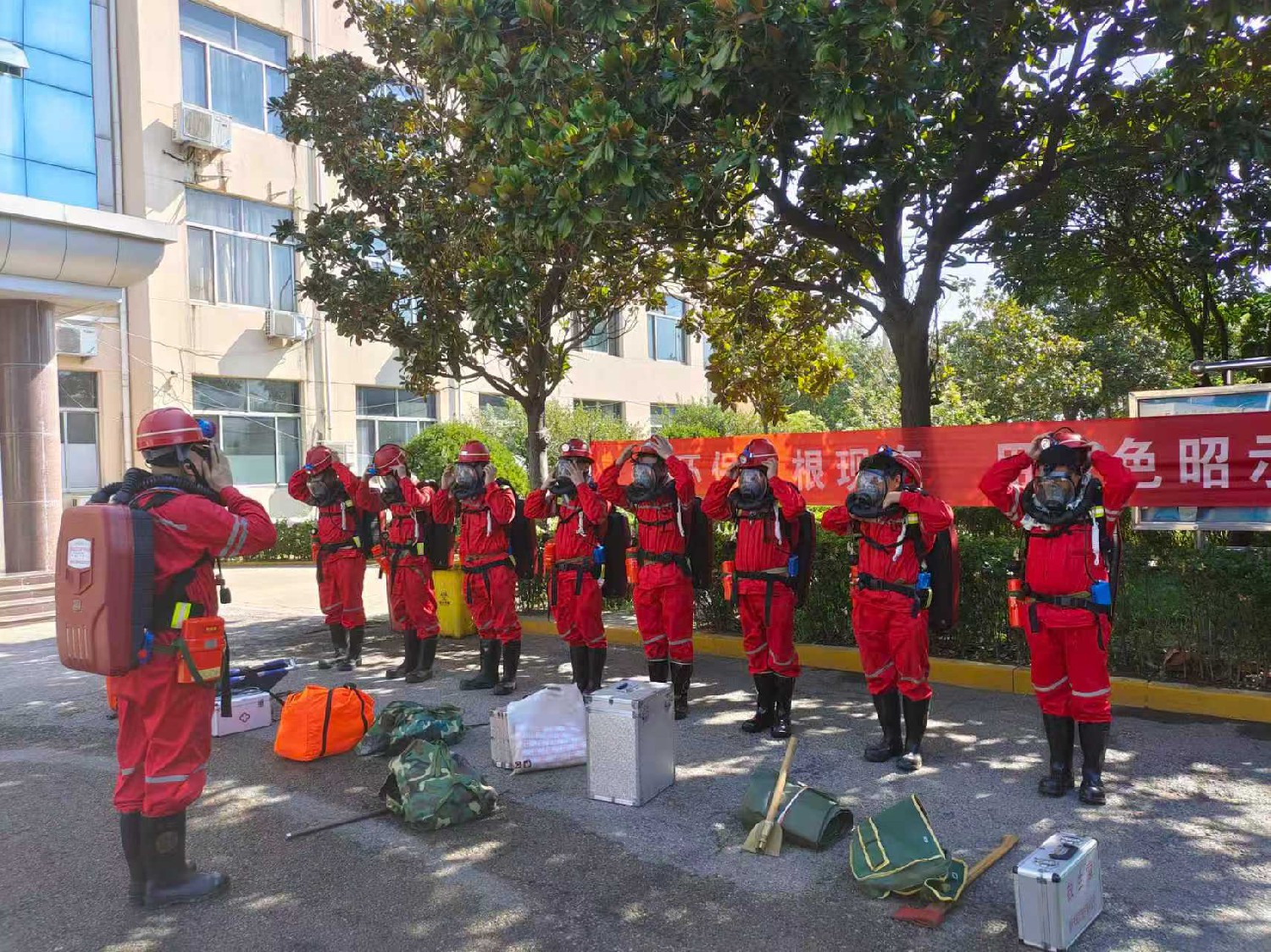 金達煤礦兼職救援隊通過國家礦山安全監(jiān)察局山東局達標(biāo)驗收