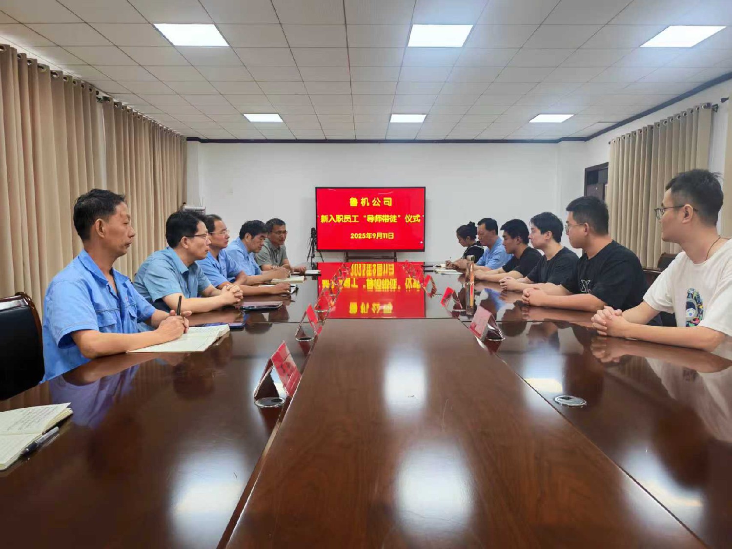 魯機(jī)公司舉行“導(dǎo)師帶徒”簽約儀式